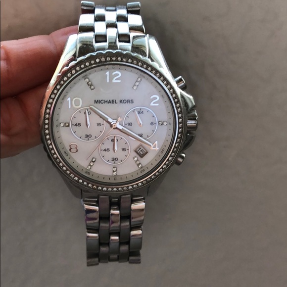 Authentic Michael Kors silver watch - Picture 1 of 4